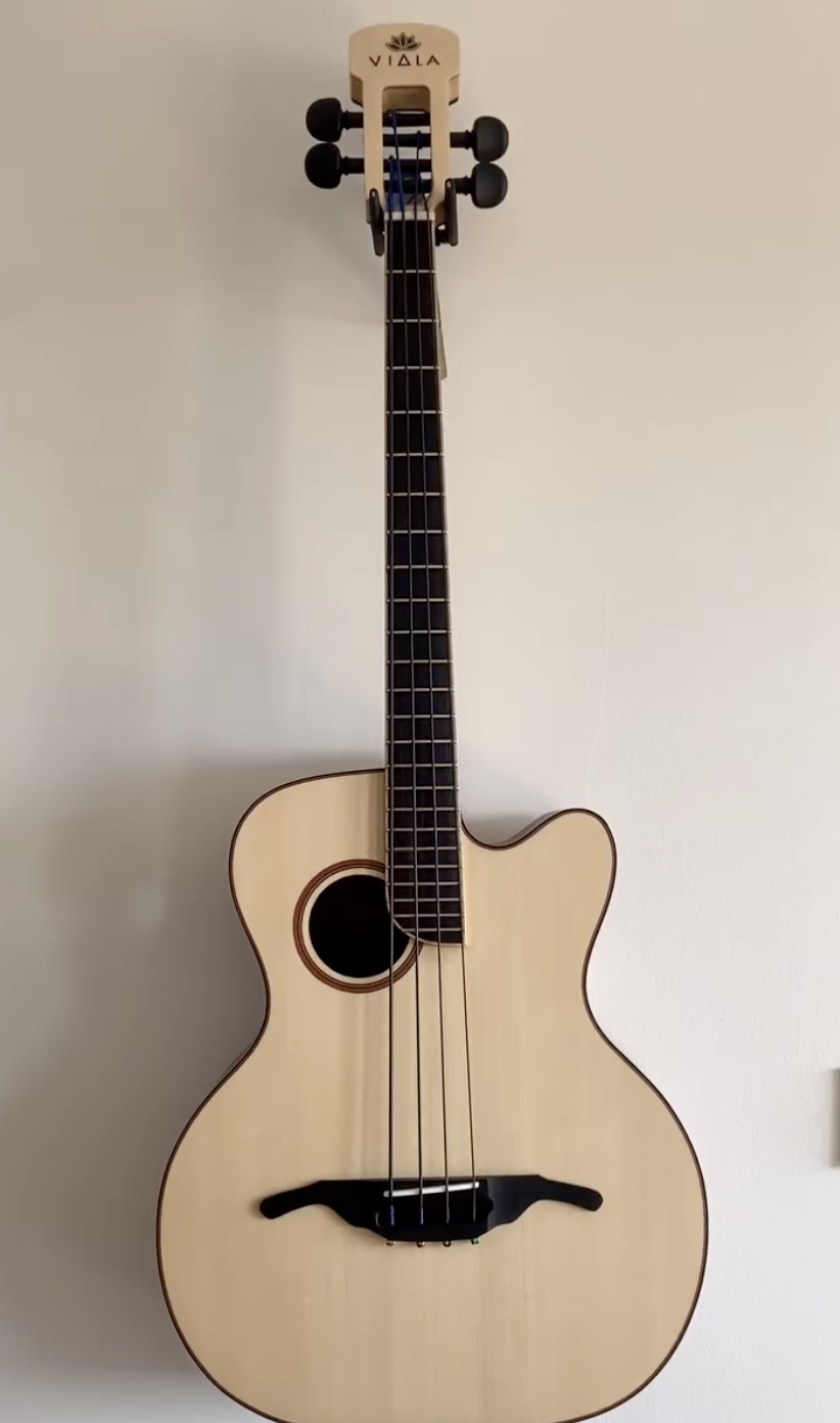 Basse acoustique shortscale Viala V1 finie